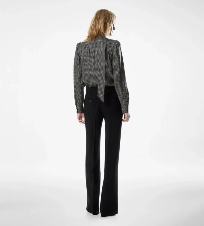 Blusa de seda con cuello en V y lavalier de manga larga Blusa de seda con cuello en V y lavalier de manga larga