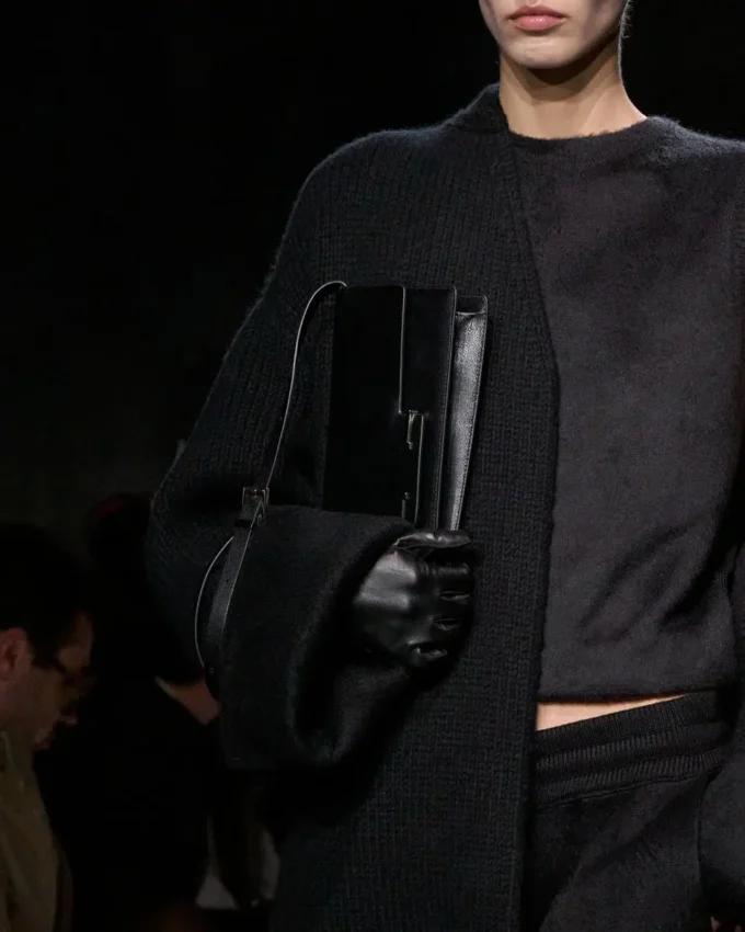 Bolso bandolera Aube E/W de piel granulada flexible