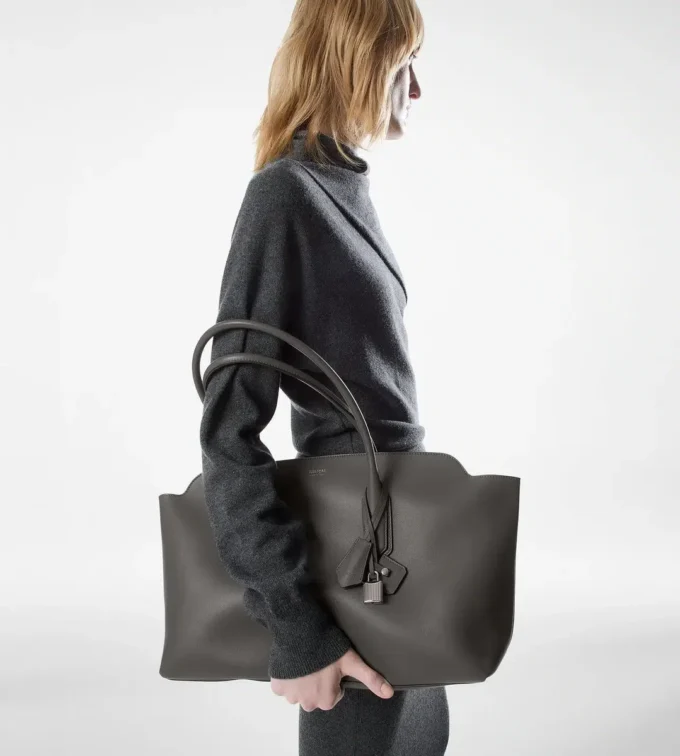 Bolso grande de hombro Alexander de piel natural granulada