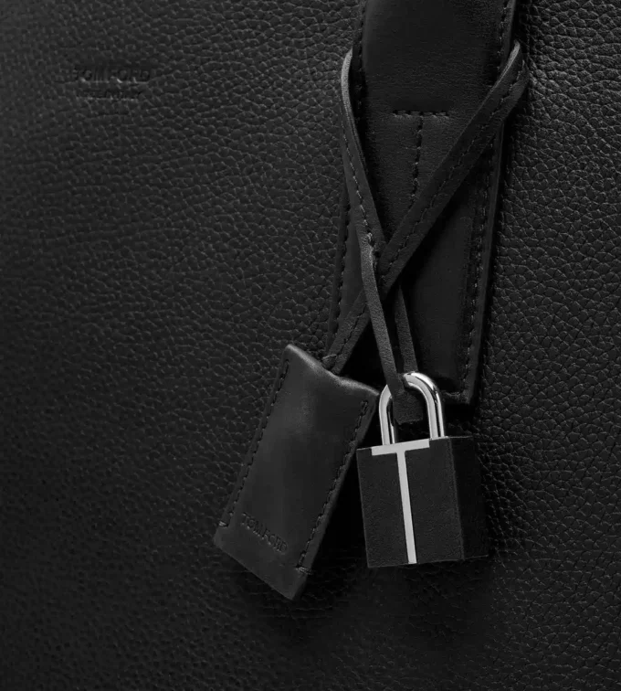 Bolso tote T-Line East-West de piel granulada Bolso tote T-Line East-West de piel granulada