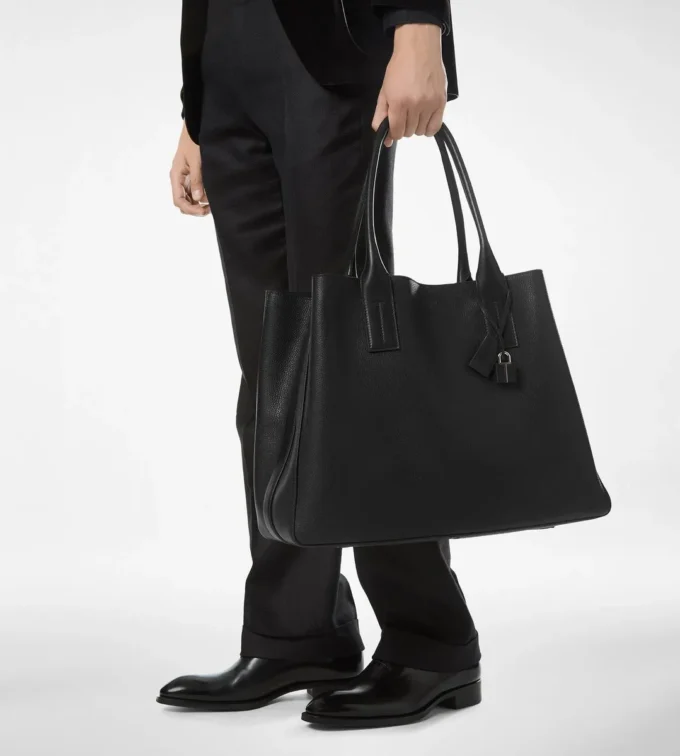 Bolso tote T-Line East-West de piel granulada Bolso tote T-Line East-West de piel granulada