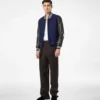 Bomber universitario con mangas de piel Bomber universitario con mangas de piel