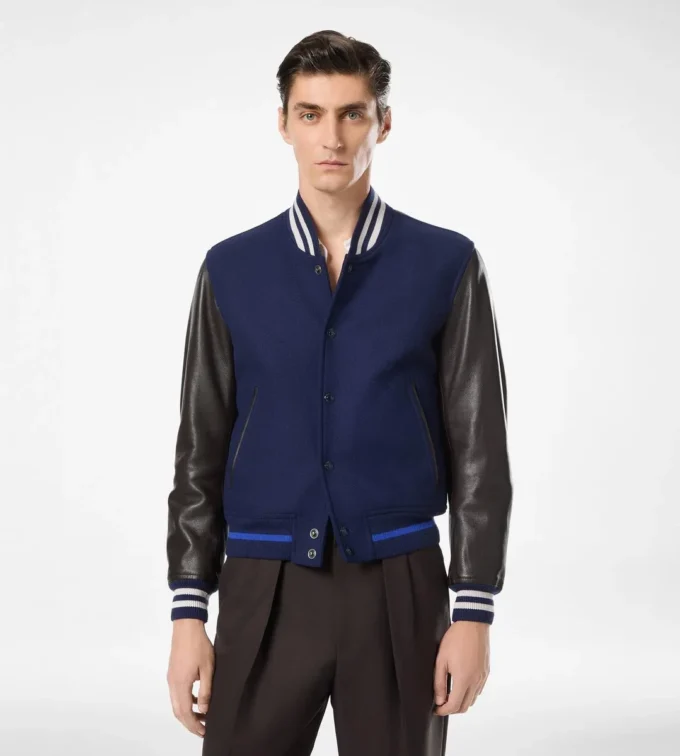 Bomber universitario con mangas de piel Bomber universitario con mangas de piel