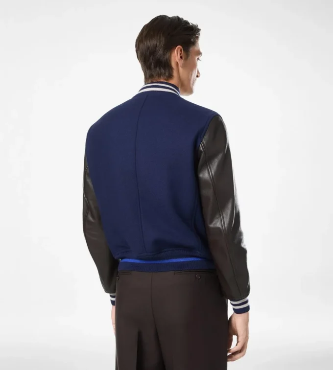 Bomber universitario con mangas de piel Bomber universitario con mangas de piel