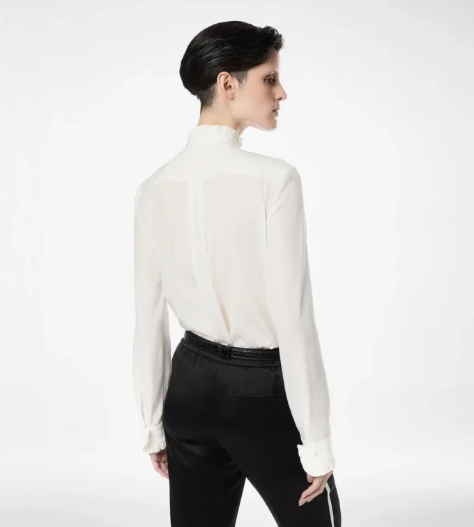 Camisa de crepé de seda con detalles plisados