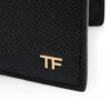 Cartera pequeña de piel granulada con doble pliegue