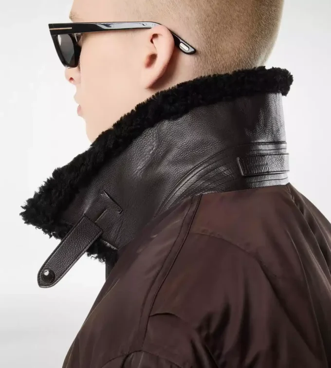 Cazadora bomber de nylon con cuello de piel de oveja Cazadora bomber de nylon con cuello de piel de oveja
