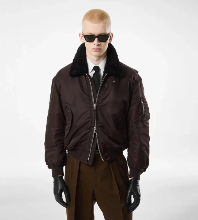 Cazadora bomber de nylon con cuello de piel de oveja Cazadora bomber de nylon con cuello de piel de oveja