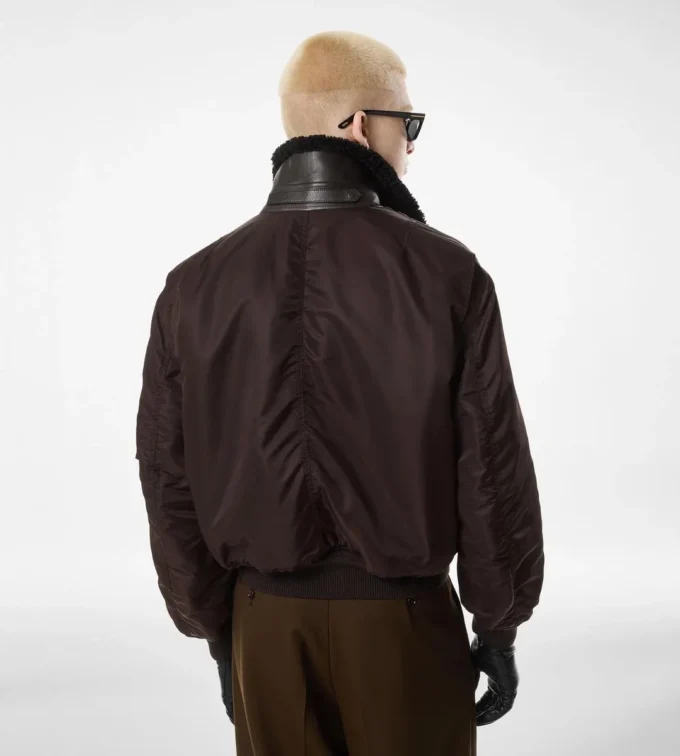 Cazadora bomber de nylon con cuello de piel de oveja Cazadora bomber de nylon con cuello de piel de oveja