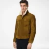 Chaqueta camionera con cuello de piel de oveja y ante cepillado Chaqueta camionera con cuello de piel de oveja y ante cepillado