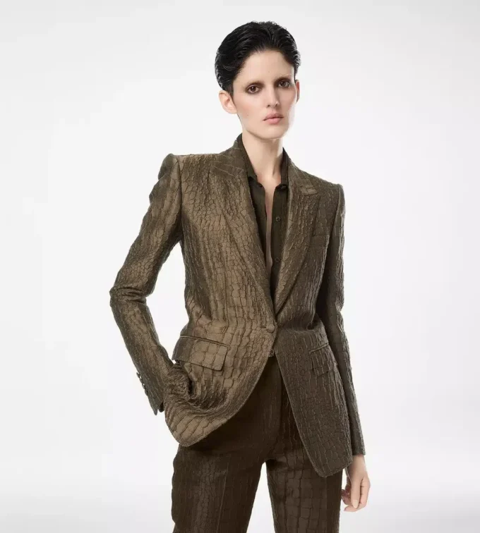 Chaqueta de un solo pecho con solapas en pico y jacquard de cocodrilo Chaqueta de un solo pecho con solapas en pico y jacquard de cocodrilo