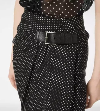 Falda cruzada de seda con lunares y detalles de cuero