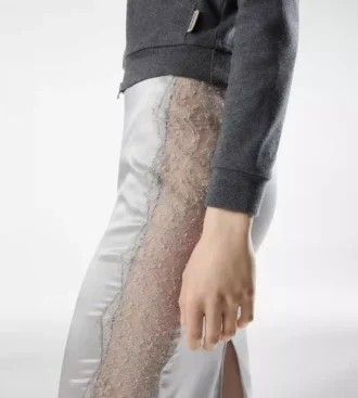 Falda hasta la rodilla con inserciones de encaje