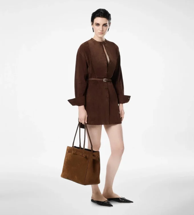 Mini vestido camisero con cinturón y plastrón de ante de cordero de grano completo