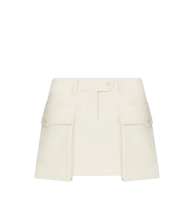 Minifalda con bolsillos grandes de parche