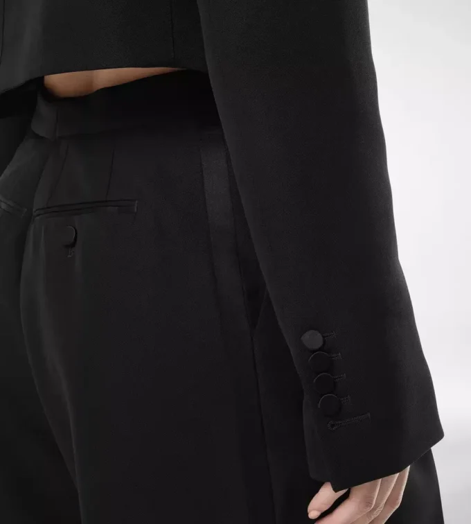 Mono de esmoquin de lana elegante Mono de esmoquin de lana elegante