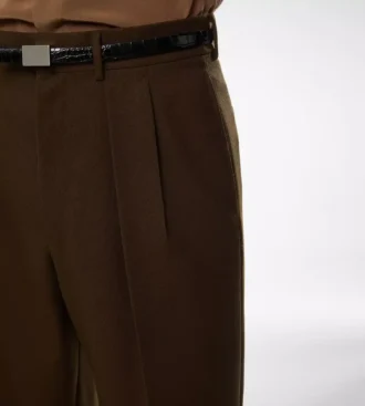 Pantalón de doble pliegue en sarga rota