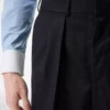 Pantalón sutil a rayas con doble pliegue Pantalón sutil a rayas con doble pliegue