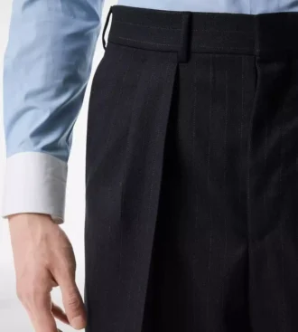 Pantalón sutil a rayas con doble pliegue