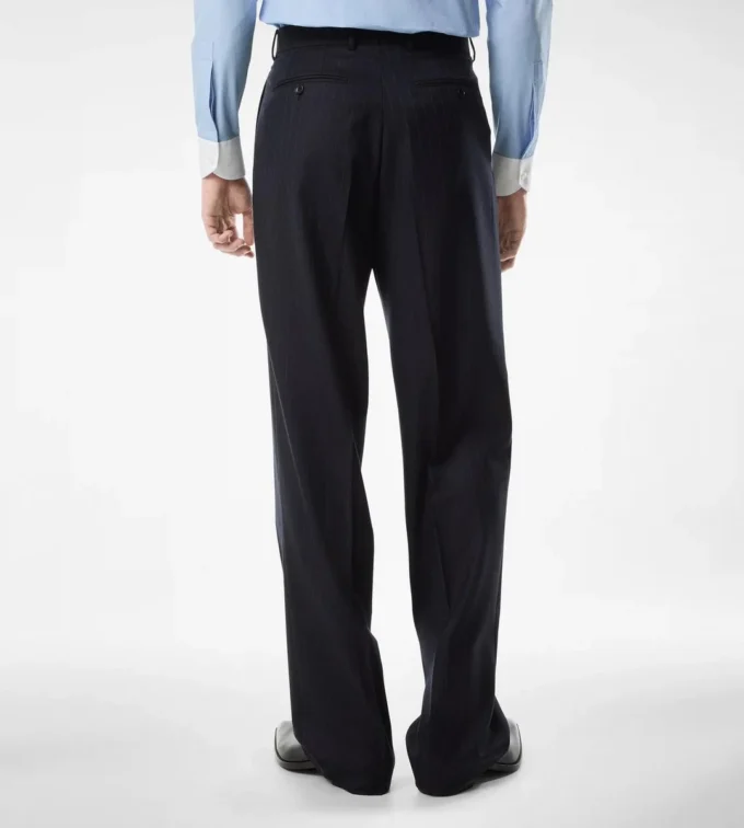 Pantalón sutil a rayas con doble pliegue Pantalón sutil a rayas con doble pliegue