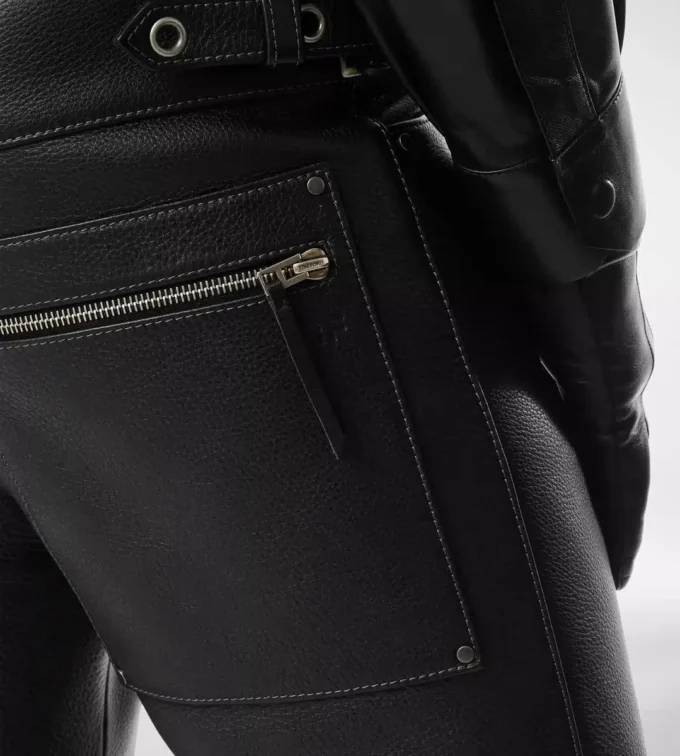 Pantalones moteros de piel granulada Pantalones moteros de piel granulada