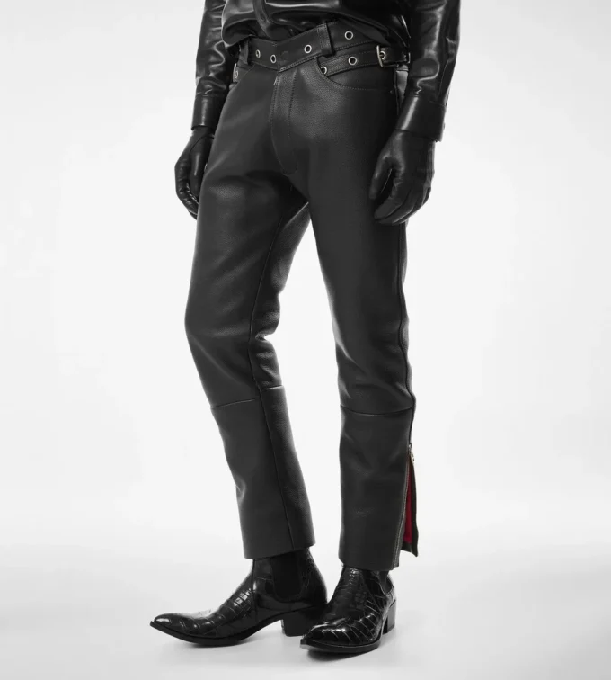Pantalones moteros de piel granulada Pantalones moteros de piel granulada