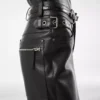 Pantalones moteros de piel granulada con textura Pantalones moteros de piel granulada con textura