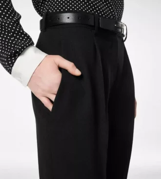 Pantalones rectos con pliegues relajados Sharp Grain De Poudre Pantalones rectos con pliegues relajados Sharp Grain De Poudre