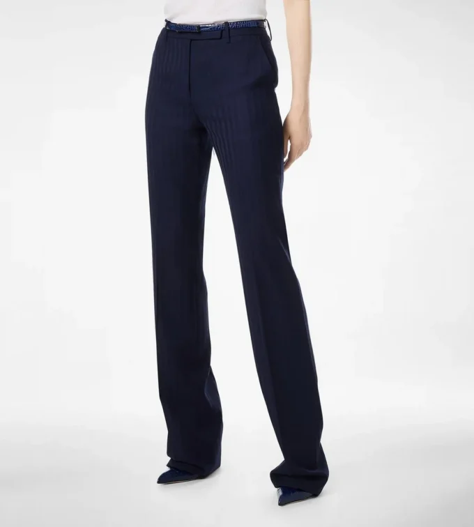 Pantalones rectos entallados de lana virgen con rayas tonales Pantalones rectos entallados de lana virgen con rayas tonales
