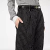 Pantalones rectos relajados con pliegues de lana y algodón a rayas Barathea Pantalones rectos relajados con pliegues de lana y algodón a rayas Barathea