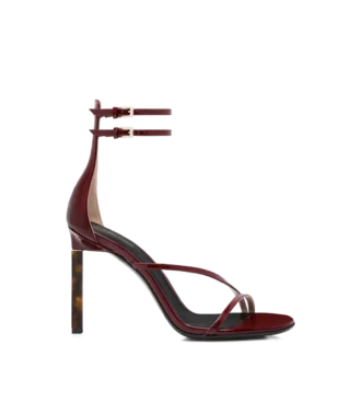 Sandalias de charol con correa al tobillo