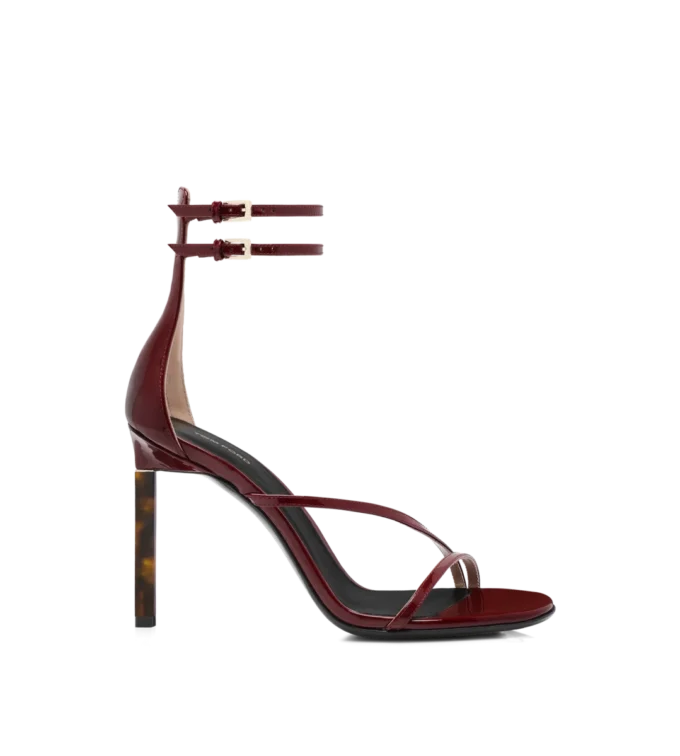 Sandalias de charol con correa al tobillo