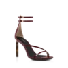 Sandalias de charol con correa al tobillo