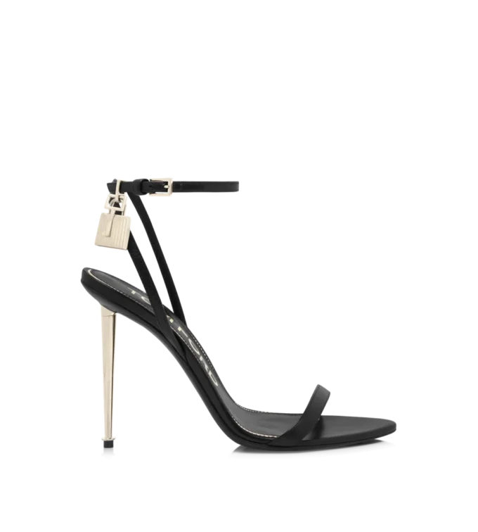 Sandalias de tacón con punta afilada y hebilla metálica brillante