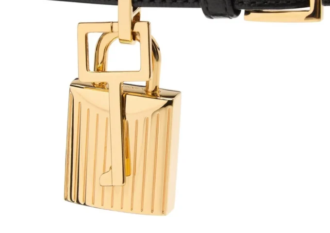 Sandalias de tacón con punta afilada y hebilla metálica brillante Sandalias de tacón con punta afilada y hebilla metálica brillante