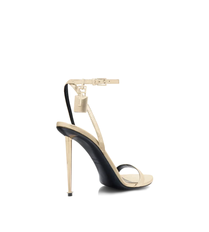 Sandalias puntiagudas sin talón con candado de piel napa laminada Sandalias puntiagudas sin talón con candado de piel napa laminada