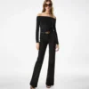 Top de punto de manga larga con hombros descubiertos