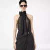 Top lavallière con cuello halter de georgette de seda con lunares y detalle plisado Top lavallière con cuello halter de georgette de seda con lunares y detalle plisado