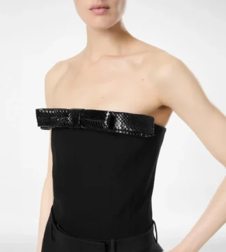 Top sin tirantes con detalle de lazo