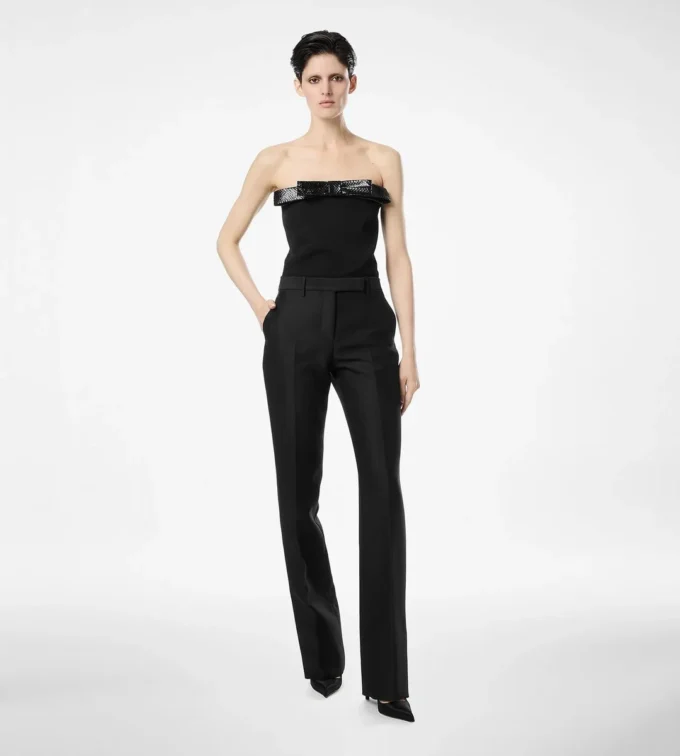 Top sin tirantes con detalle de lazo Top sin tirantes con detalle de lazo
