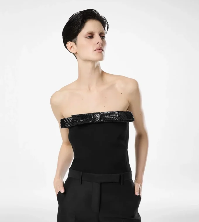 Top sin tirantes con detalle de lazo Top sin tirantes con detalle de lazo