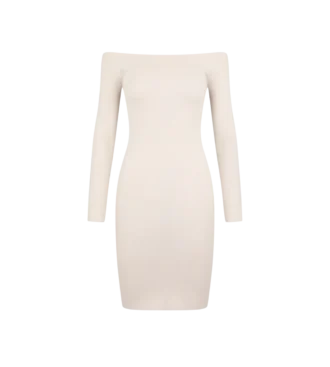 Vestido con hombros descubiertos