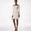 Vestido con hombros descubiertos