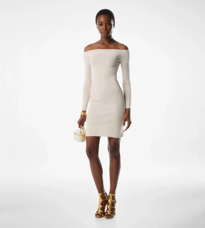 Vestido con hombros descubiertos