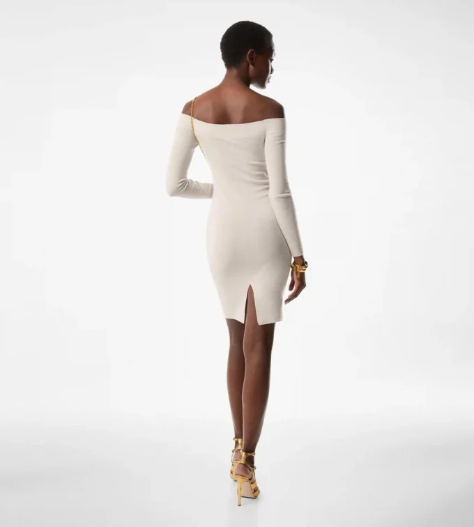 Vestido con hombros descubiertos