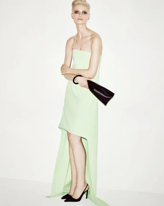 Vestido de cóctel asimétrico sin tirantes de seda elástica doble georgette Vestido de cóctel asimétrico sin tirantes de seda elástica doble georgette