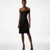 Vestido de cóctel con un solo hombro y detalle retorcido en la parte delantera Vestido de cóctel con un solo hombro y detalle retorcido en la parte delantera