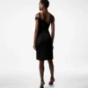 Vestido de cóctel con un solo hombro y detalle retorcido en la parte delantera Vestido de cóctel con un solo hombro y detalle retorcido en la parte delantera