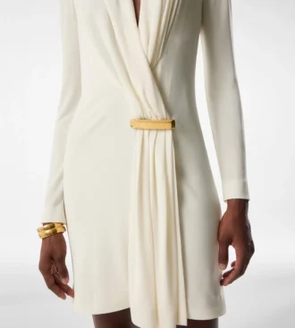 Vestido de cóctel de manga larga con cuello en V y detalle de barra