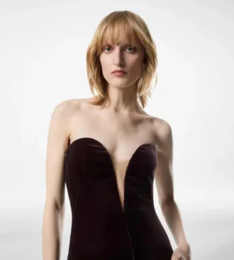 Vestido de cóctel sin tirantes de terciopelo